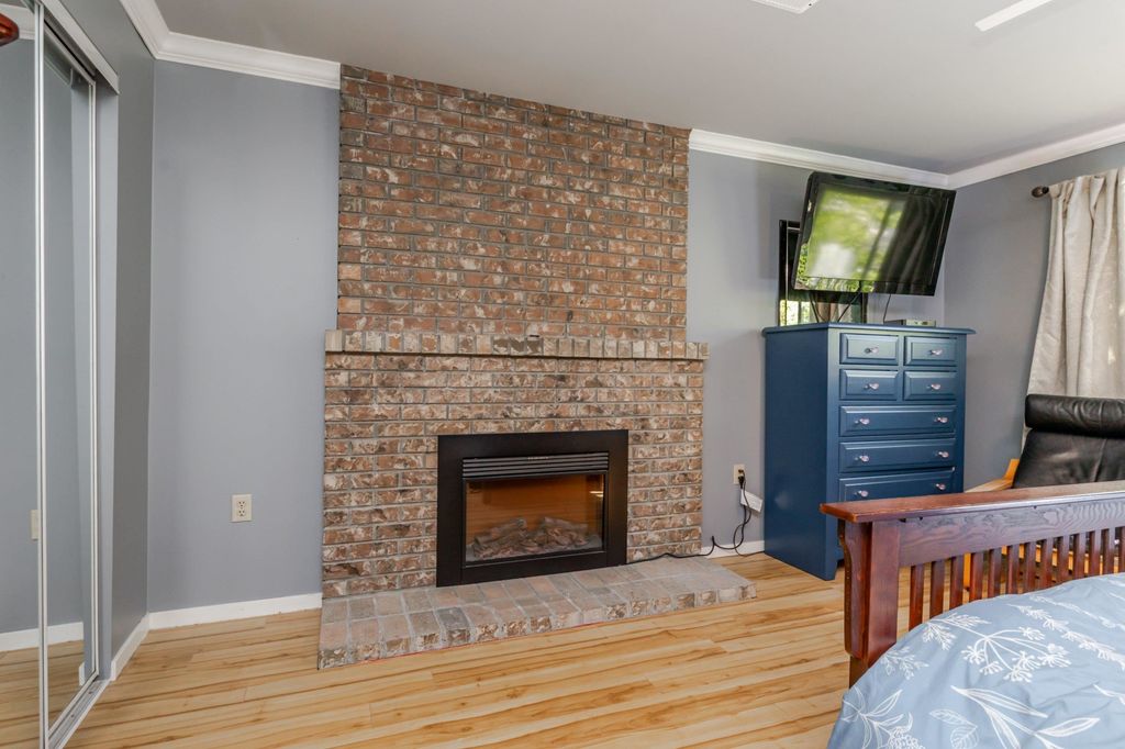 listing image 1107960892426003722