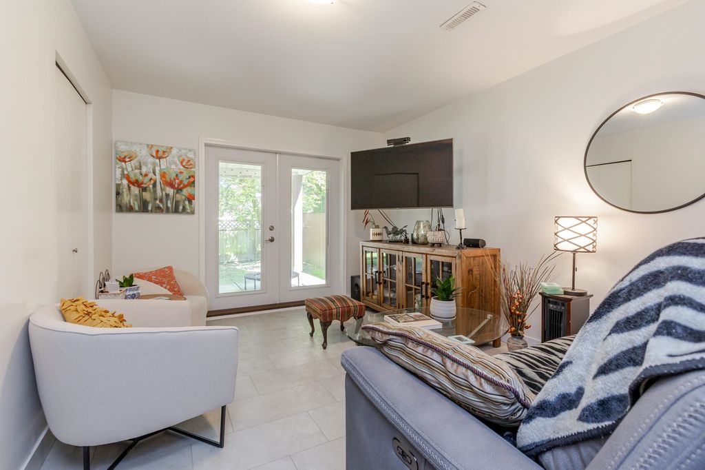 listing image 1101775740506518394