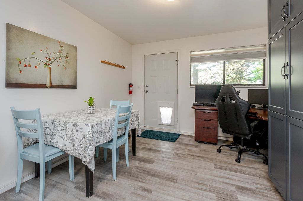 listing image 1104271429830783749