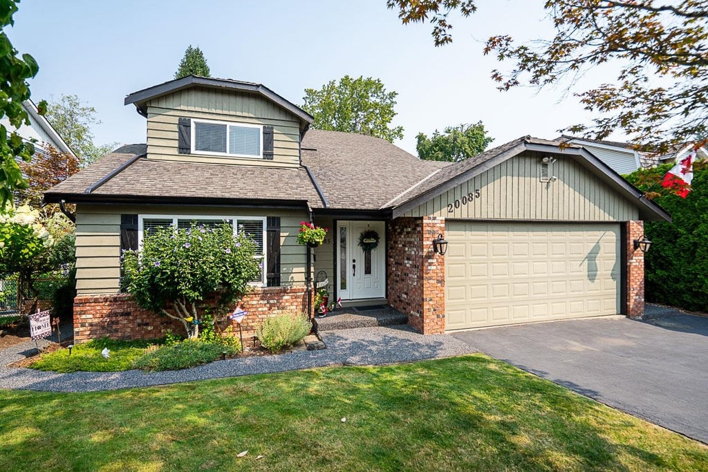 Photo of 20085 50a Avenue, Langley, BC V3A 7H8 (MLS # R3165702)