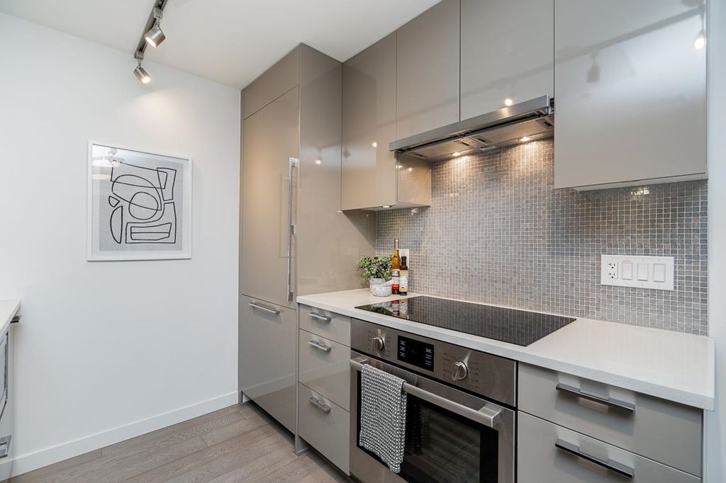 listing image 1107359208931940912