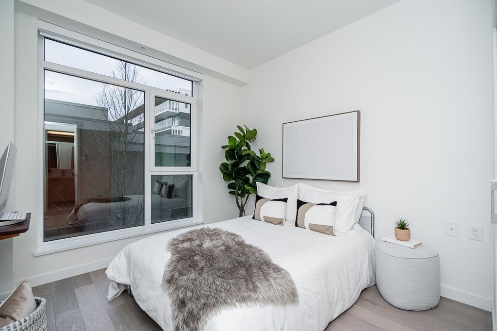 listing image 1100800351673380546