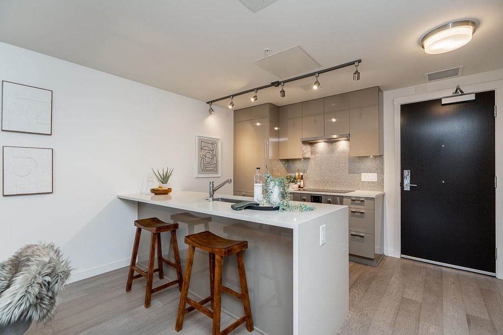 listing image 1108922082052930138