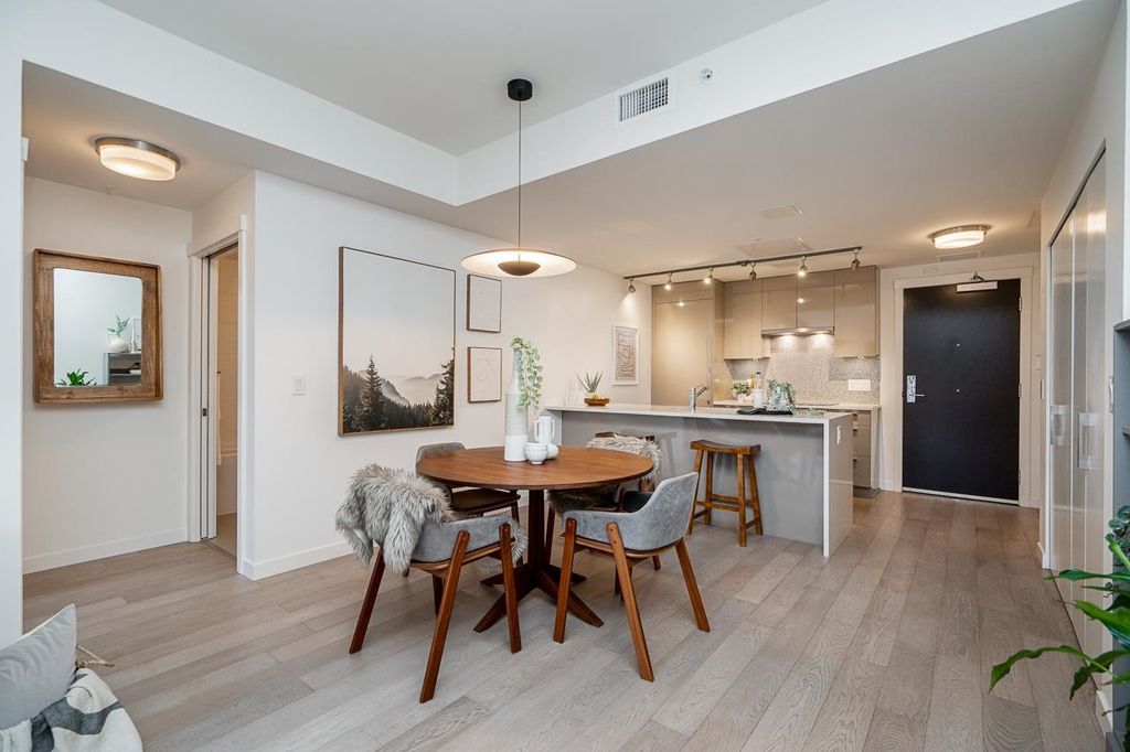 listing image 1105076104106354159