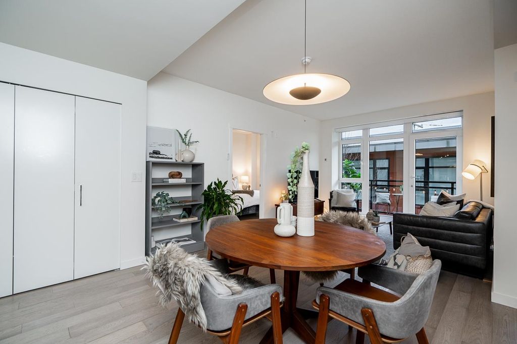 listing image 1102405026086226622