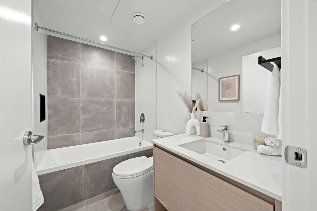 listing image 1102957612214102428