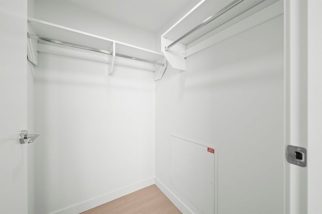 listing image 1106873137553067258