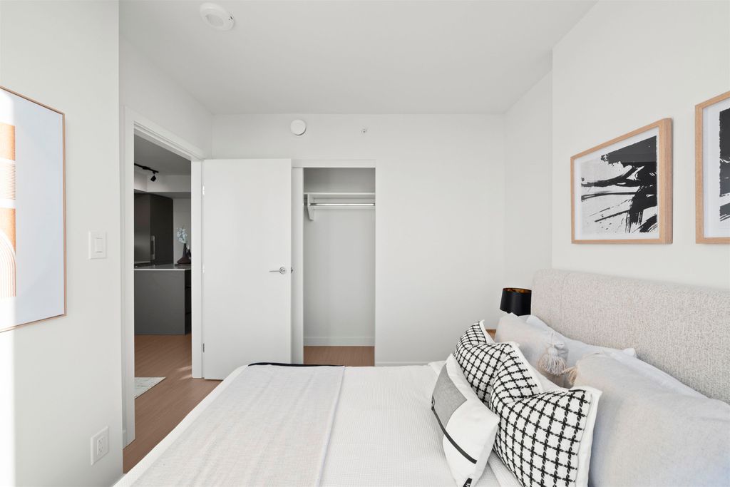 listing image 1105829733819056381