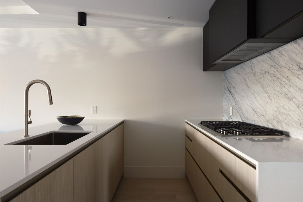 listing image 1102264793904214958