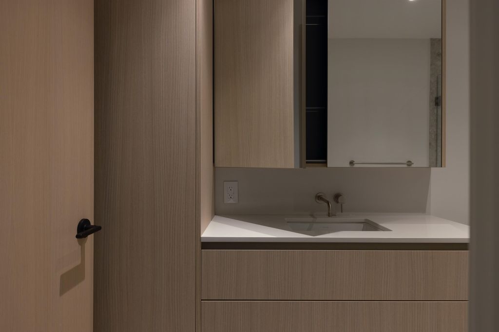 listing image 1105476594146930311