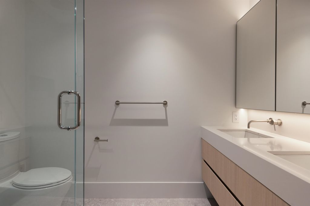 listing image 1102702412498897791