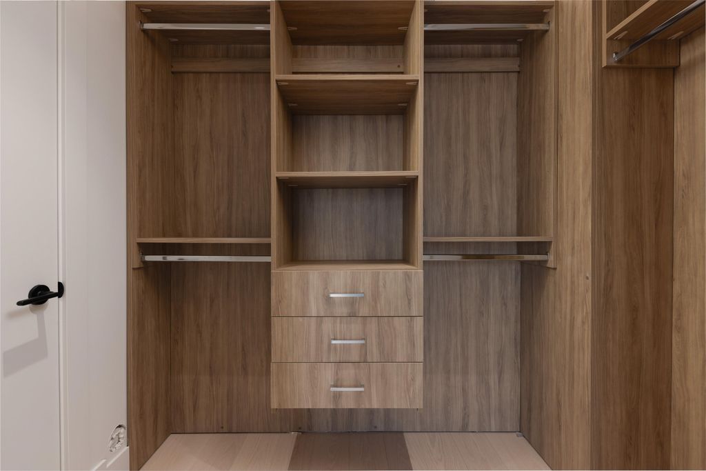 listing image 1103077598033673887