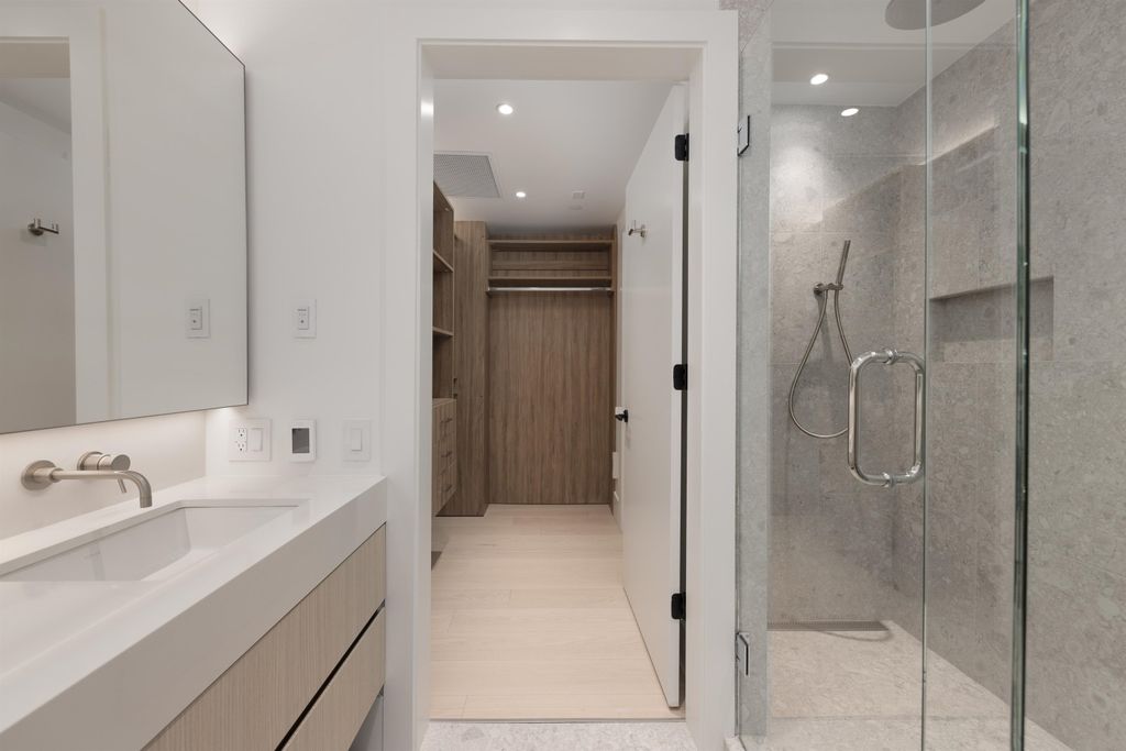 listing image 1104223919091835378