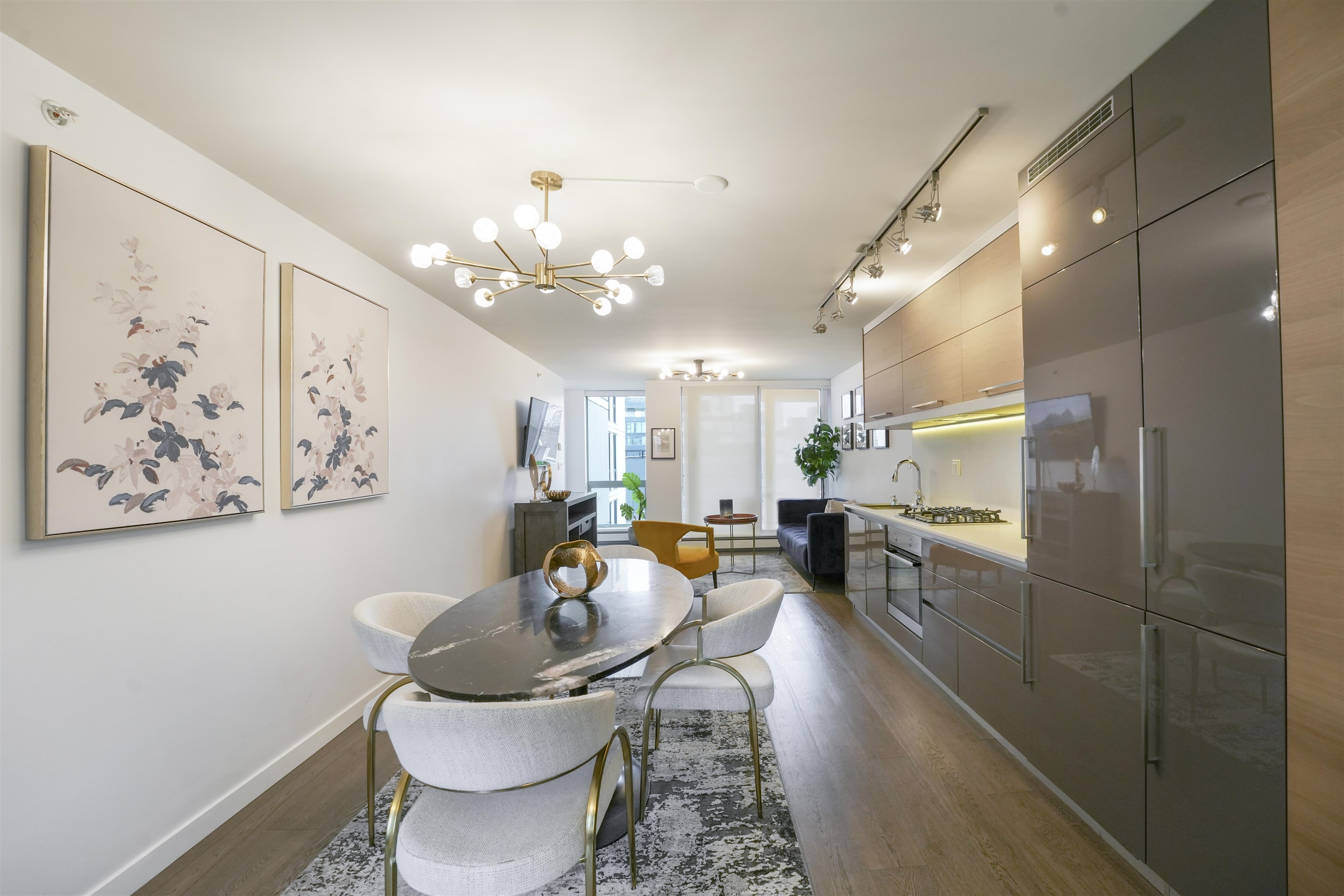 189 Keefer Street 608