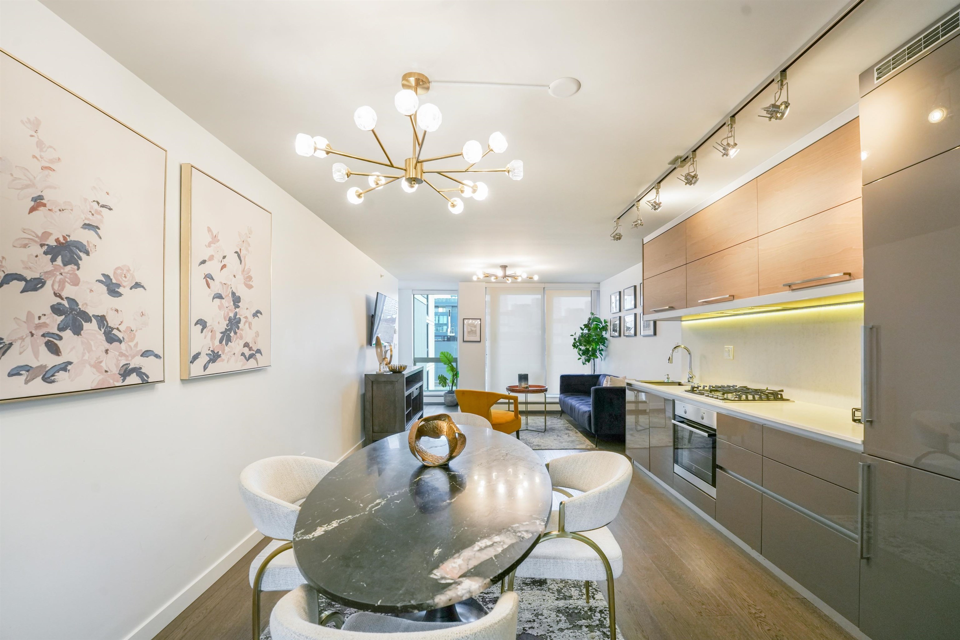 189 Keefer Street 608