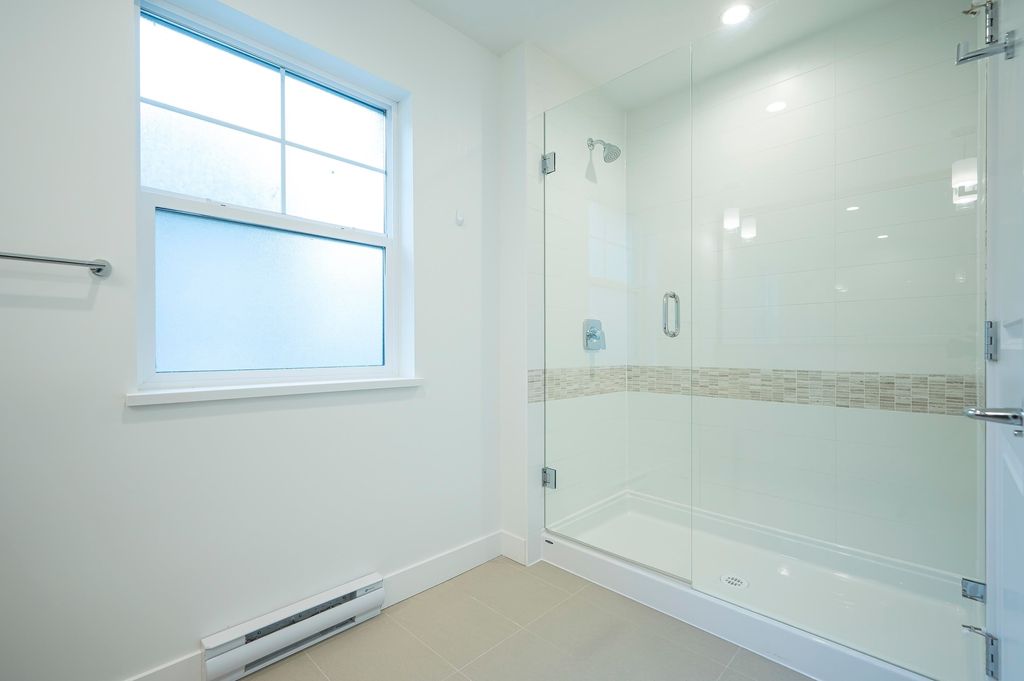 listing image 1101003745248835905
