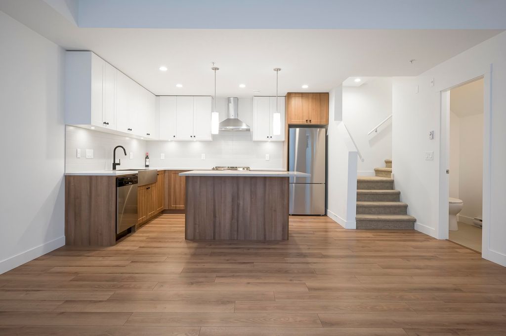 listing image 1101874125261123529