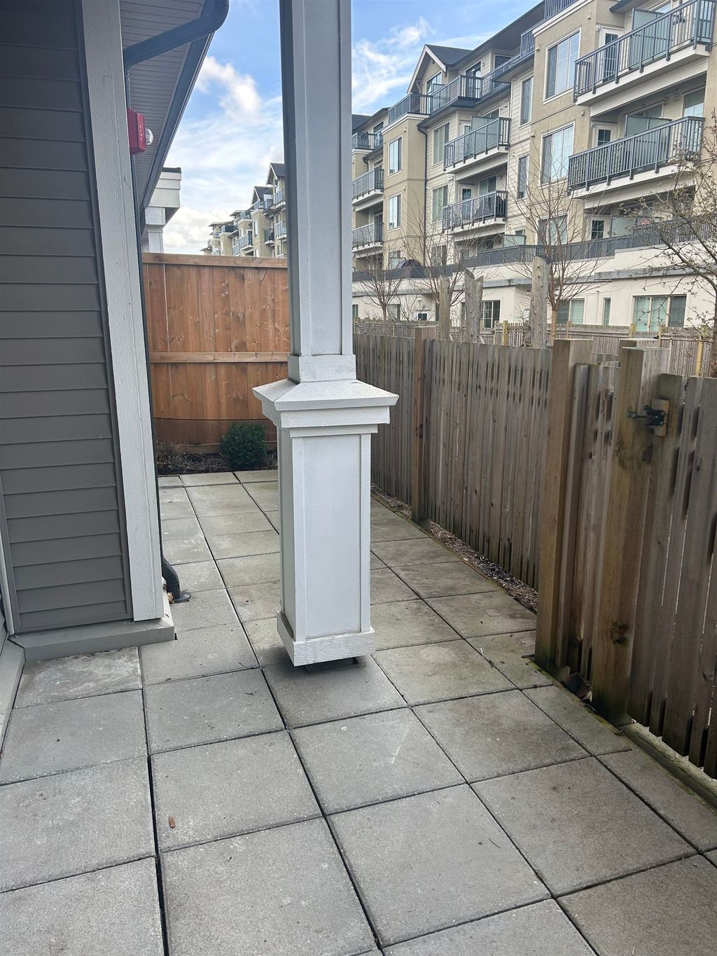 listing image 1102249420979295799