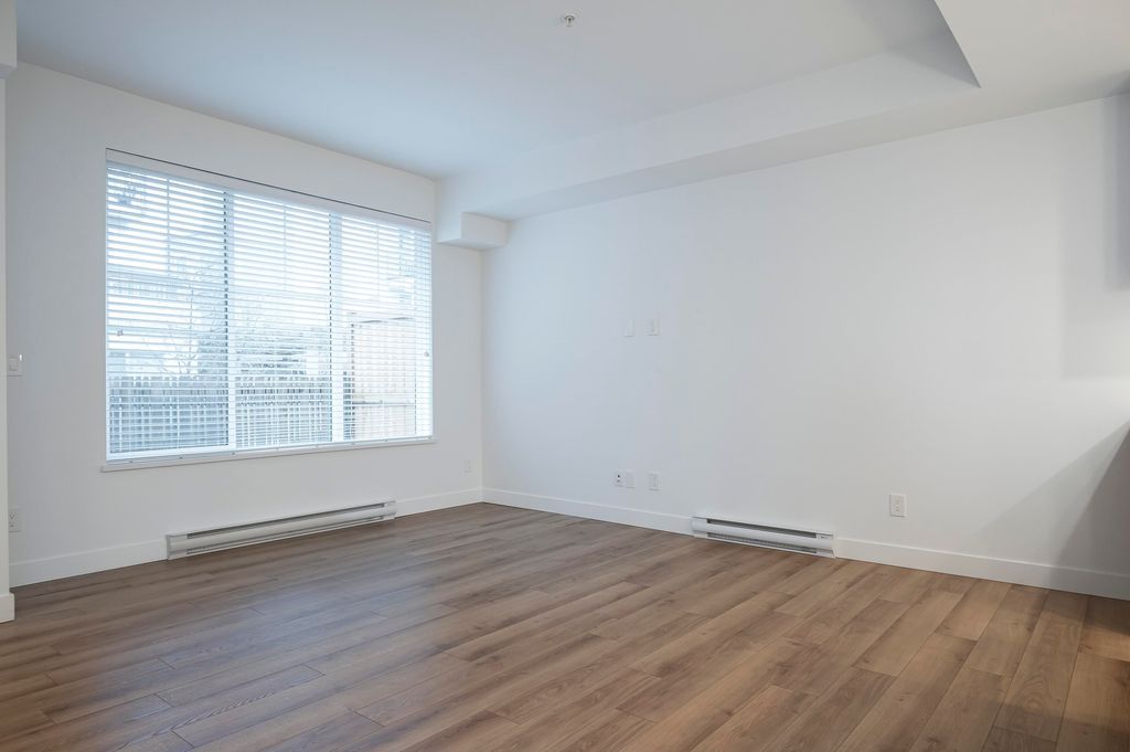 listing image 1109826831952888376