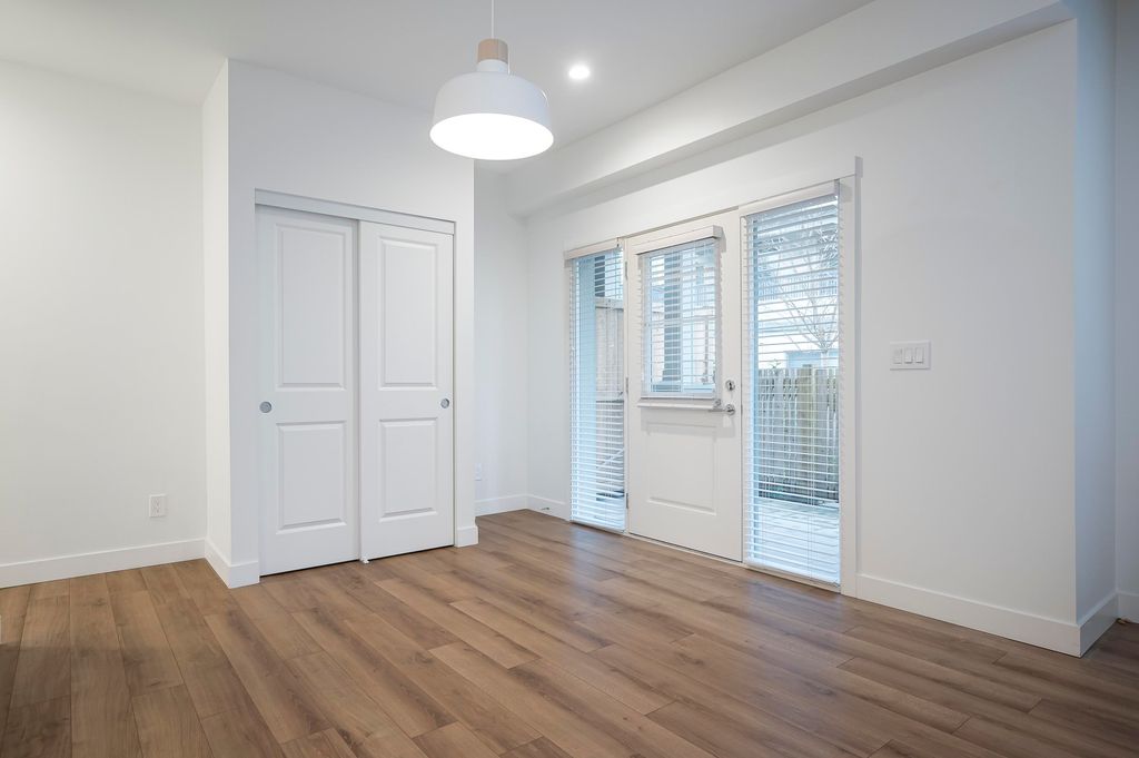 listing image 1106739064387928975