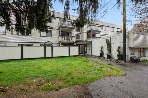 780 Premier Street 212 North Vancouver BC V7J 2G8