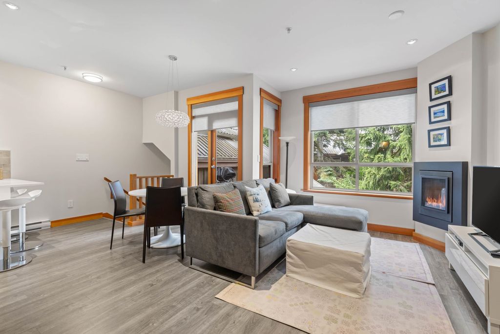 listing image 1100142593020047167