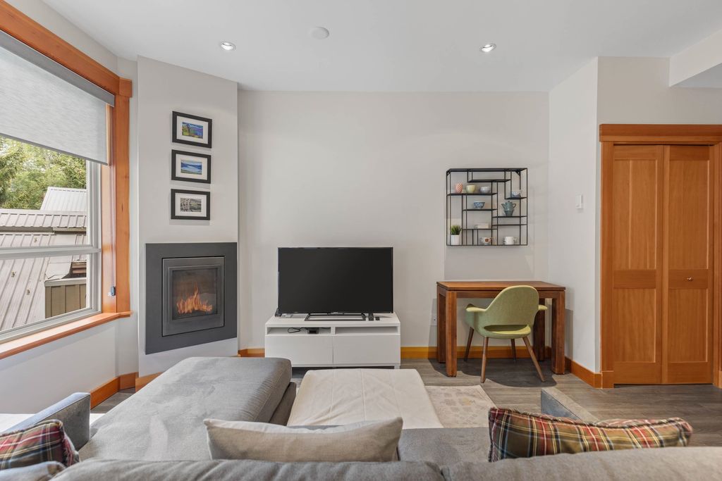 listing image 1108667050381150530