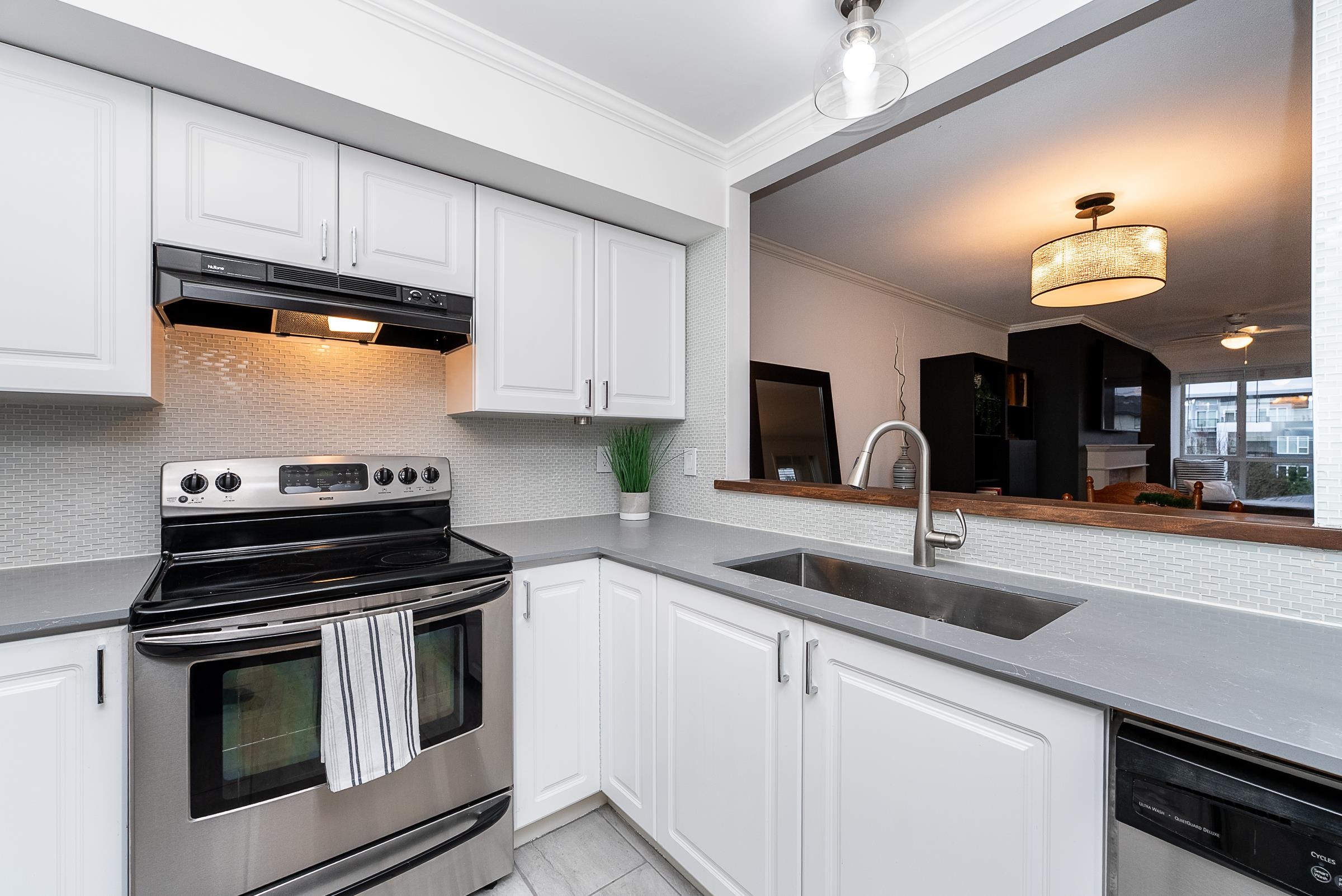 2340 Hawthorne Avenue 305