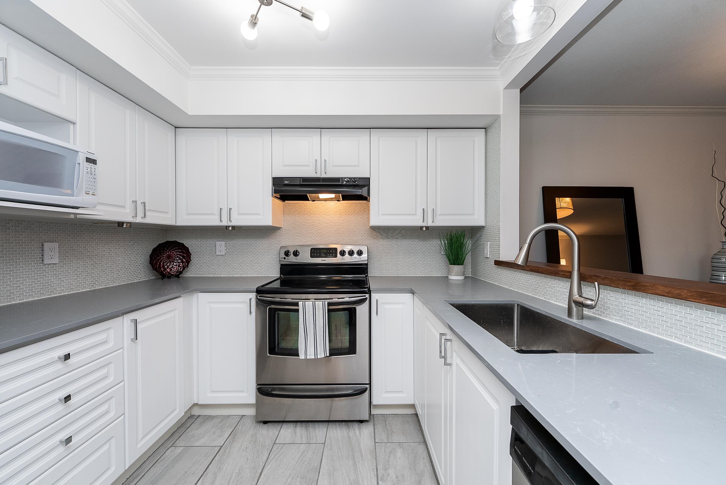 2340 Hawthorne Avenue 305