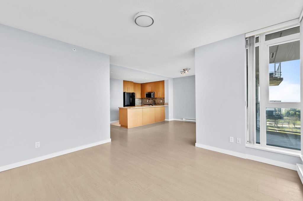 listing image 1106341446235072387