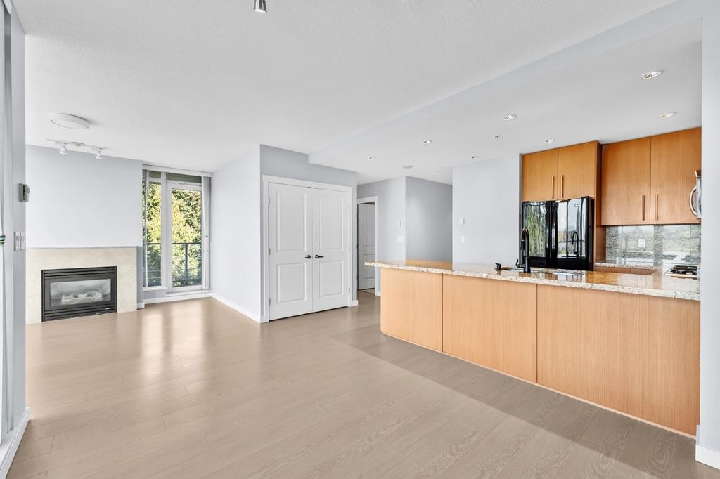 listing image 1100429079756225912