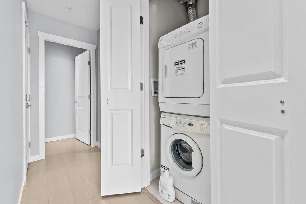 listing image 1104109595493099942