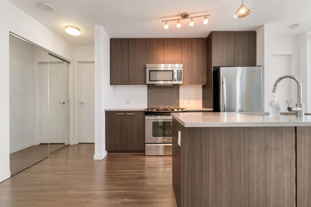 listing image 1103498613677383171