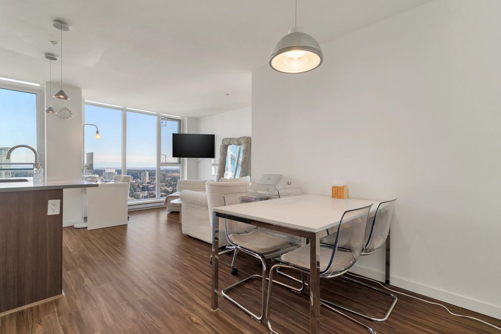 listing image 1107671484265960677