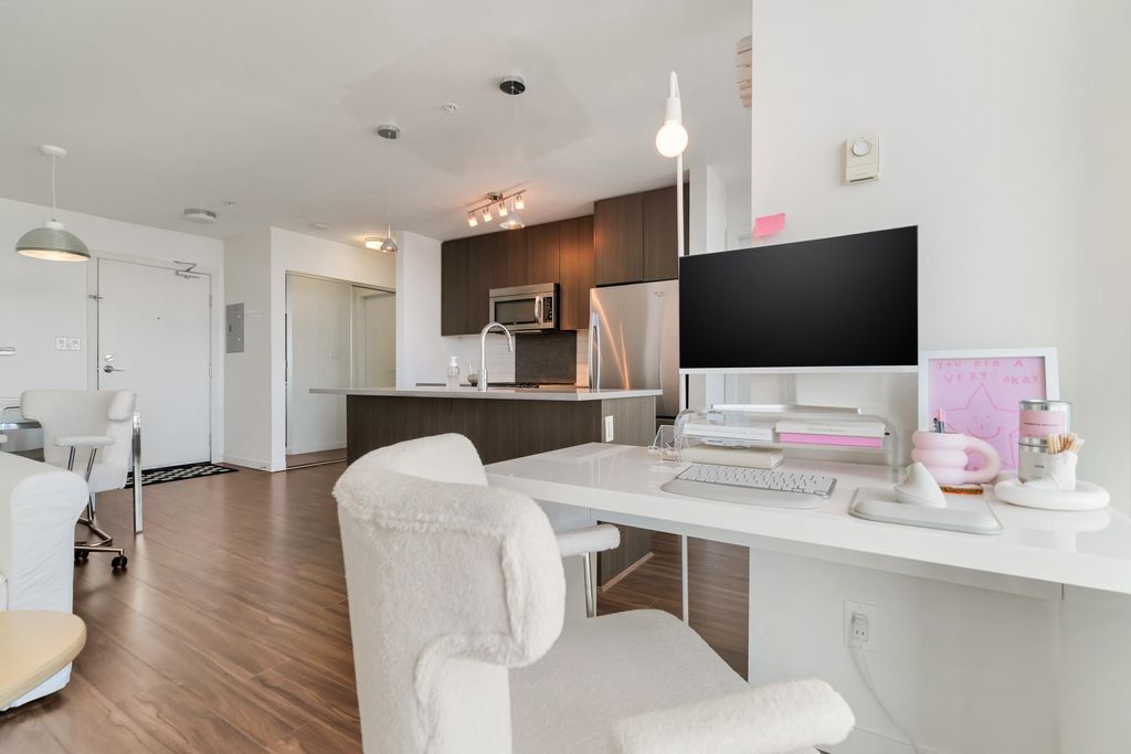 listing image 1100388510781649412