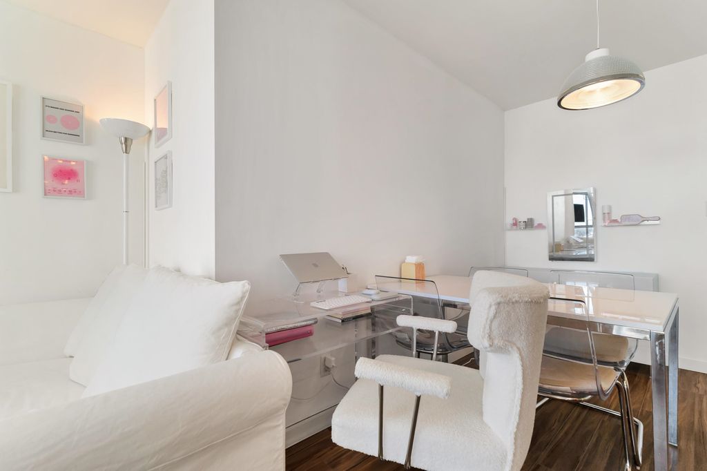 listing image 1105752797136259127