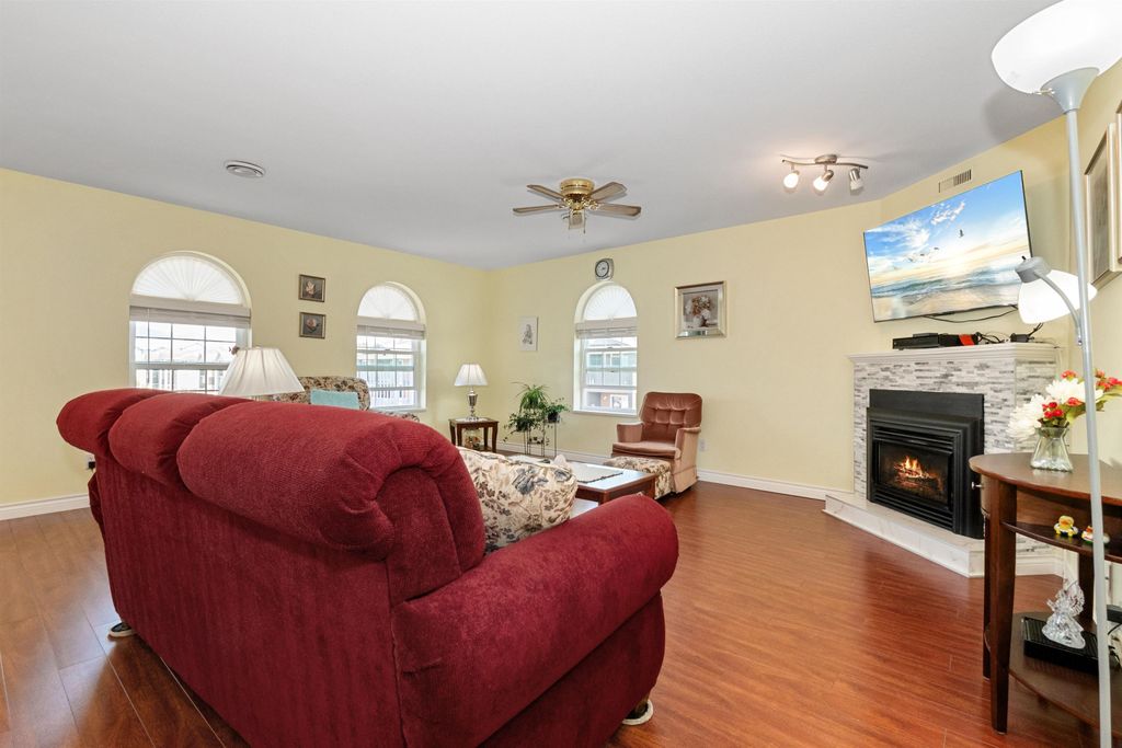listing image 1102018091518633584