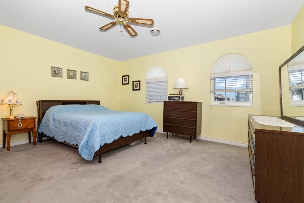 listing image 1100487722672224921