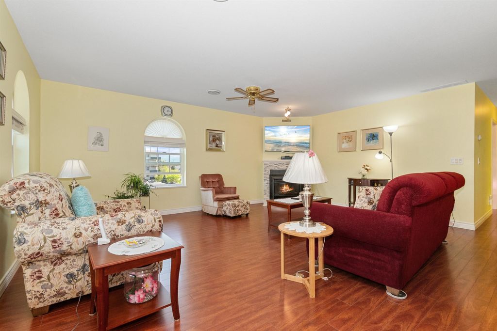 listing image 1102455113164560531