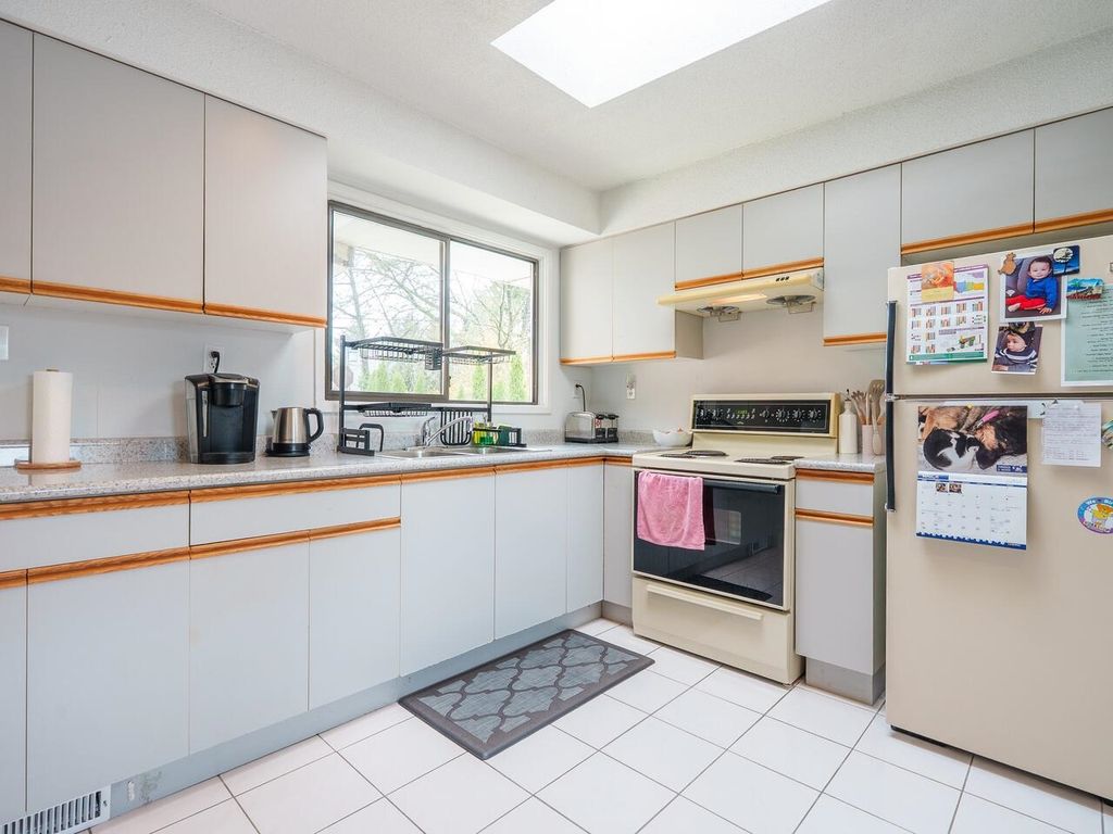 listing image 1106442525985611048