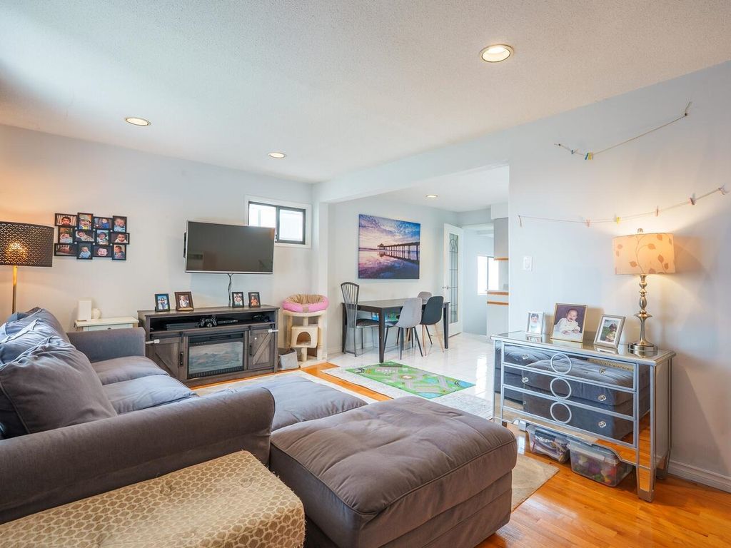 listing image 1106310267832324878