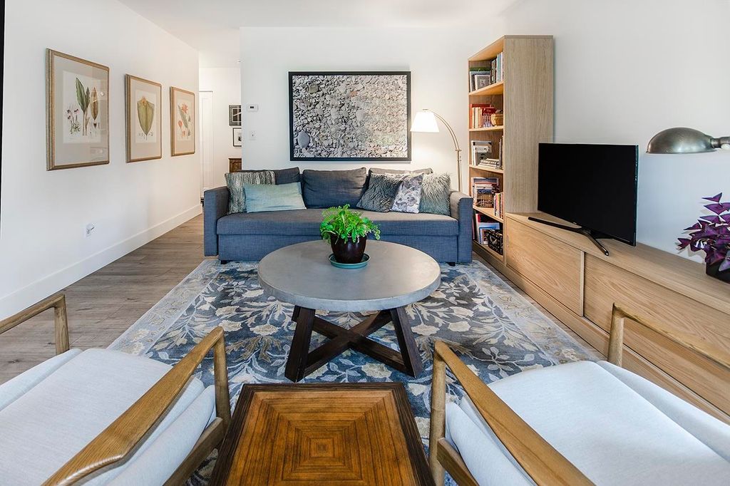 listing image 1106059866524524386