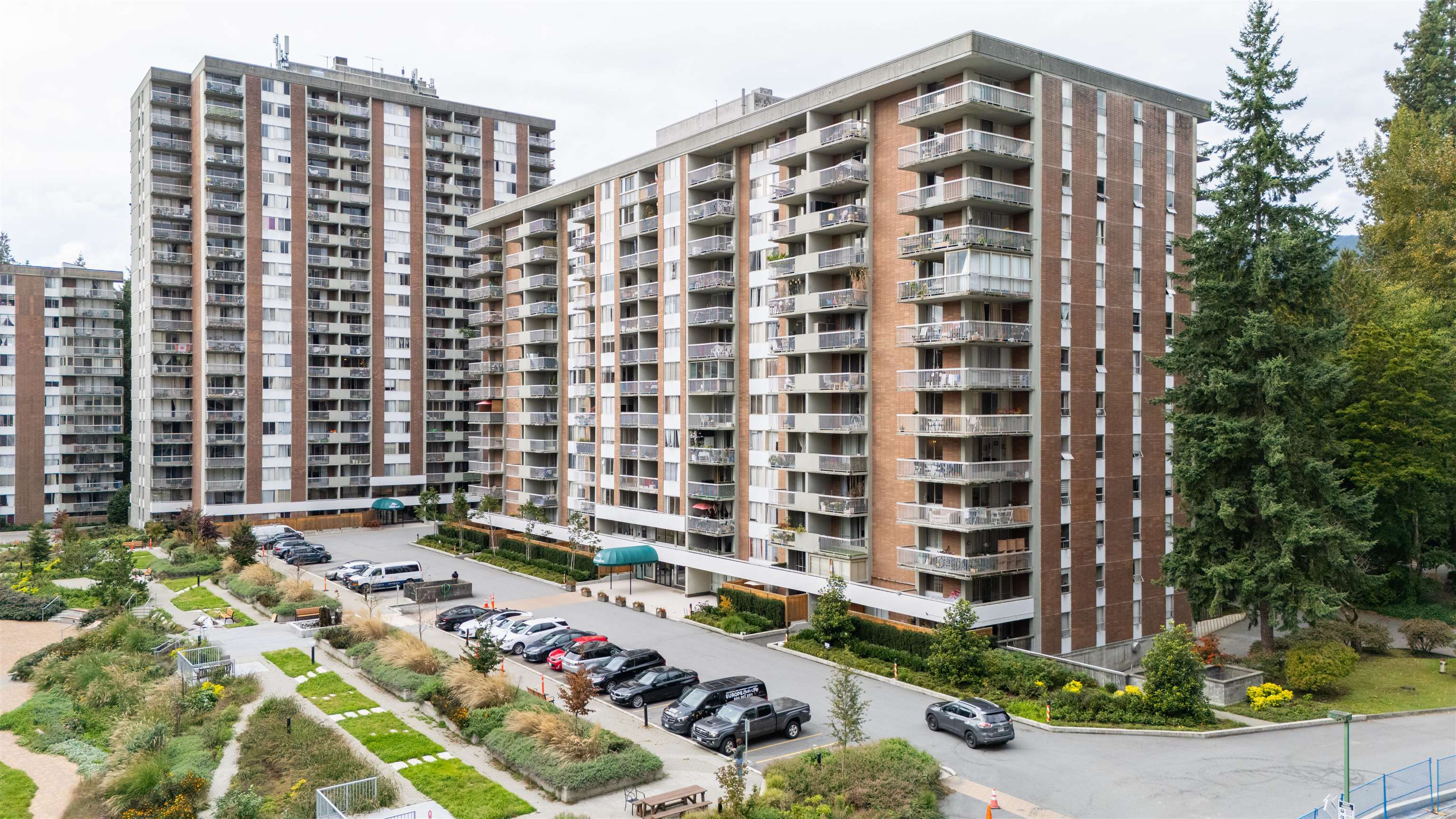 2012 Fullerton Avenue 1205