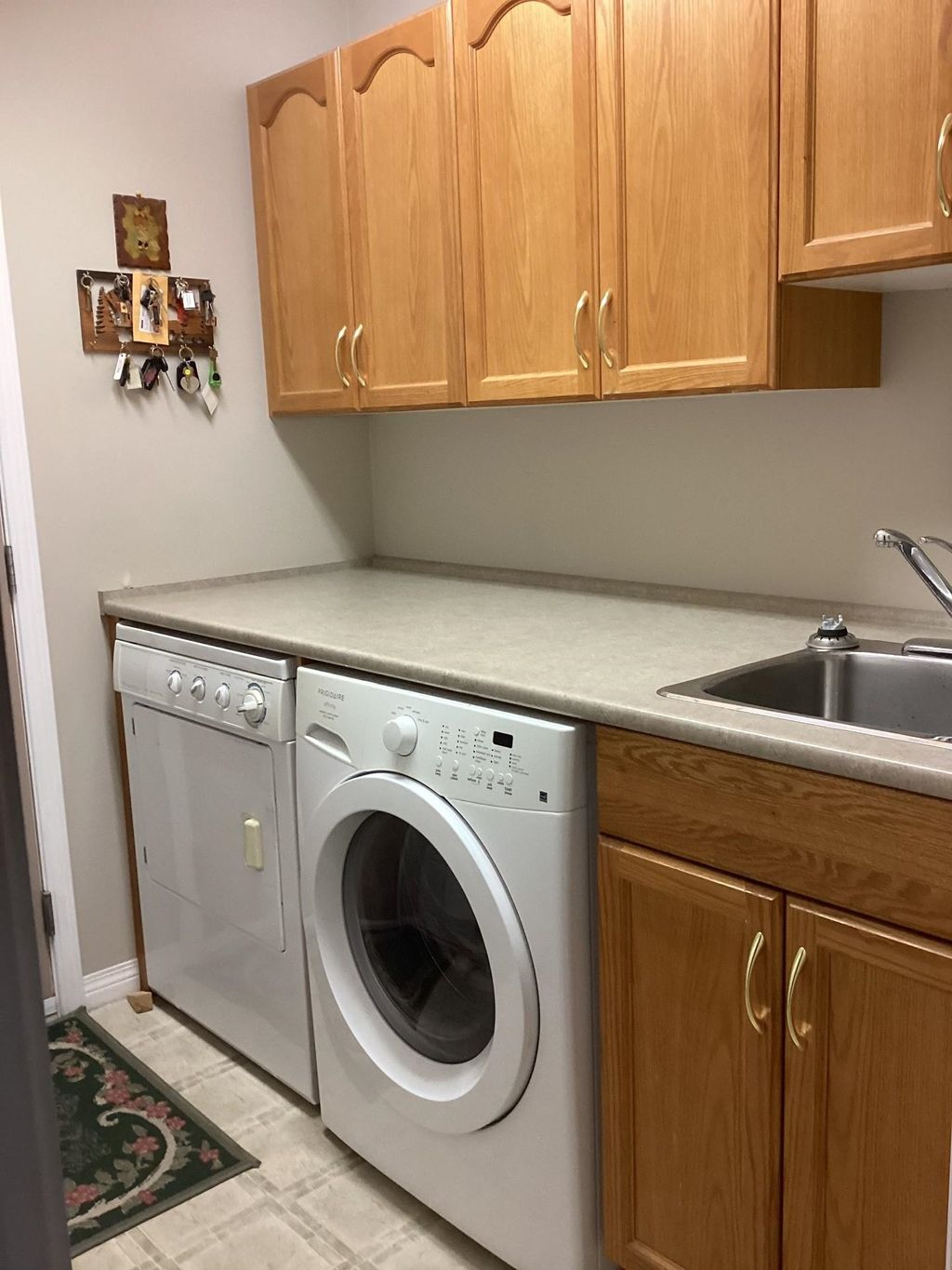 listing image 1105319948581928384