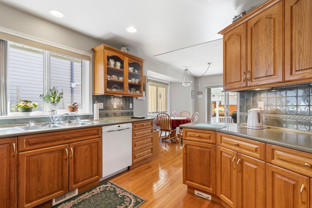 listing image 1103925444515656693