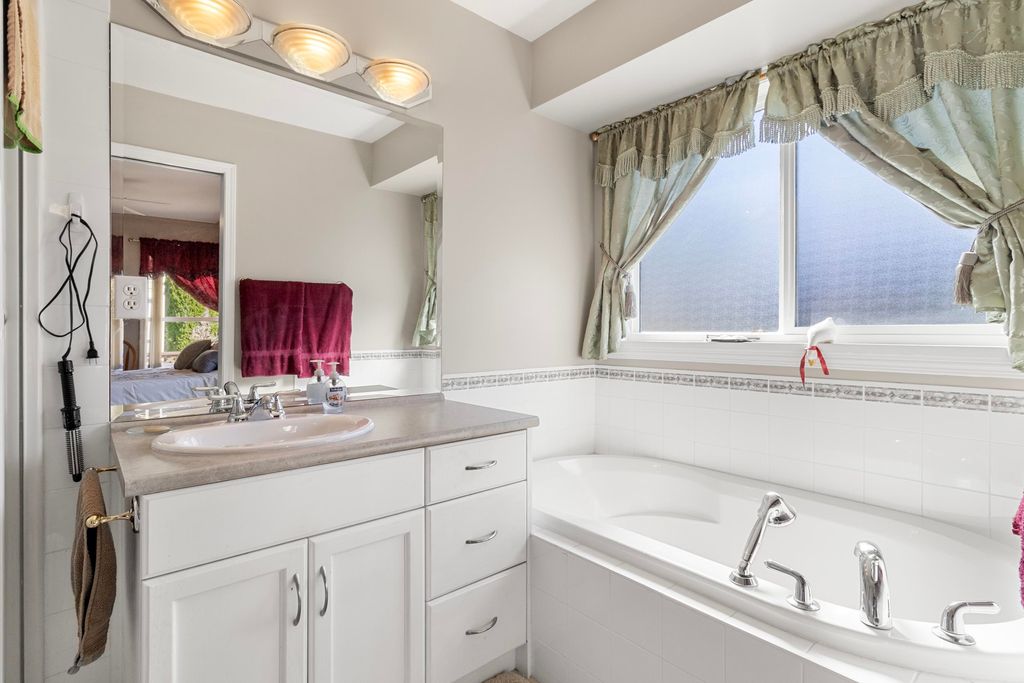 listing image 1103825282092975822