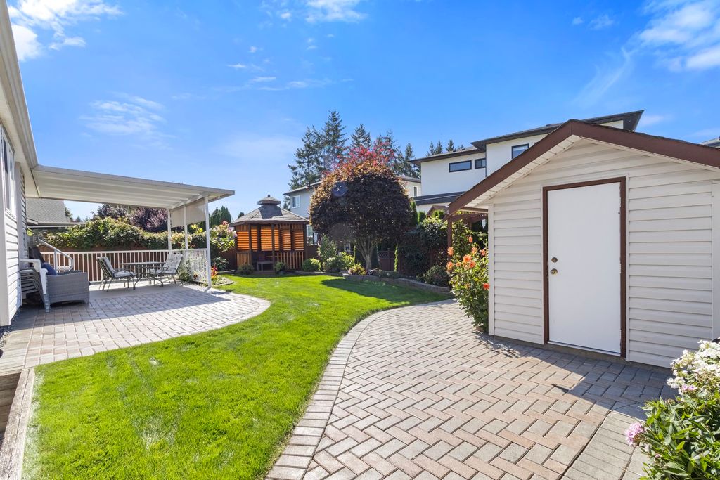 listing image 1106332619983744714