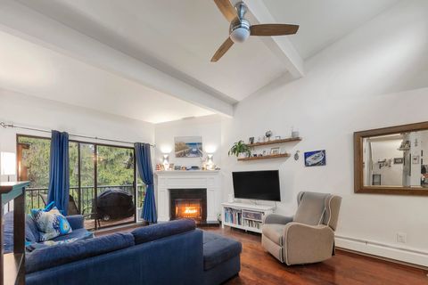 9101 Horne Street Street 326 Burnaby BC V3N 4M3