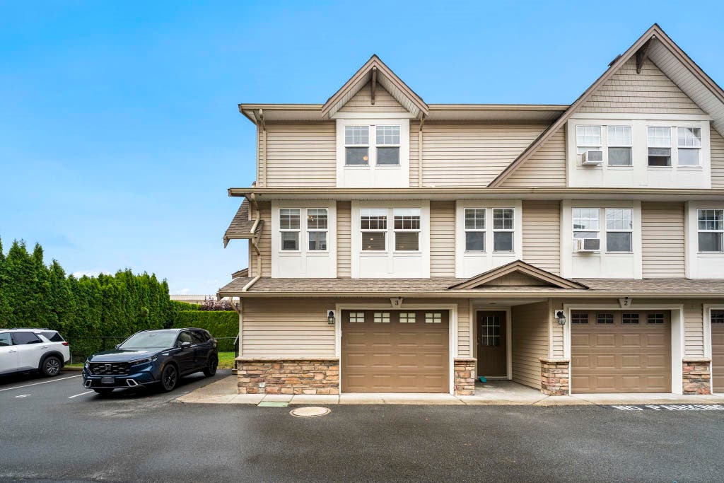 Photo of 46538 First Avenue #3, Chilliwack, BC V2P 1W9 (MLS # R3133254)