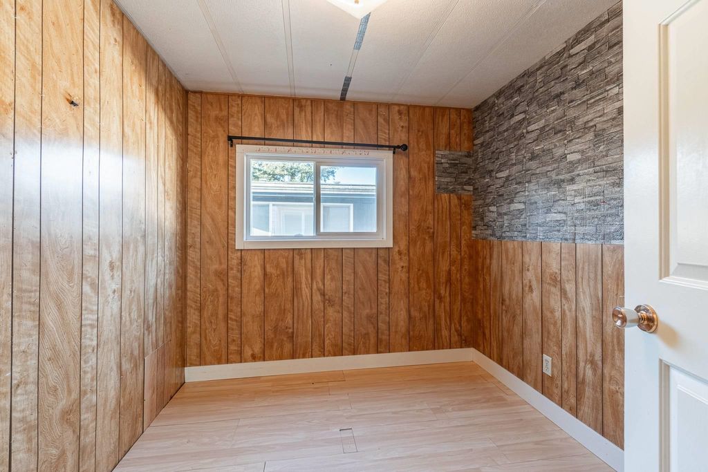 listing image 1100502122873866176